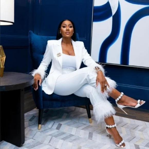 ☆☆Influencer Fave~Ellae' Lisque', "She Has Arrived White Feather Suit, Sz 1X - Picture 6 of 9